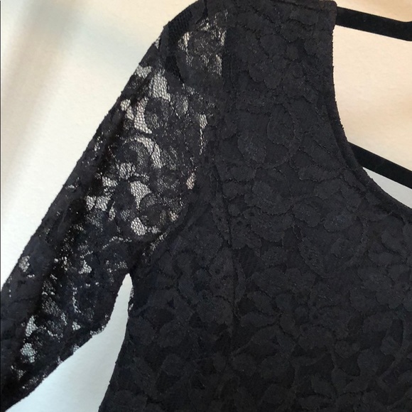 Half sleeve dress - Picture 3 of 3